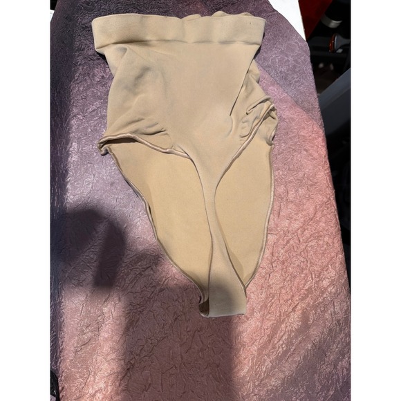 SKIMS Other - SKIMS Sculpting Thong Bodysuit Sand Beige Shapewear Size M/L RN158973
